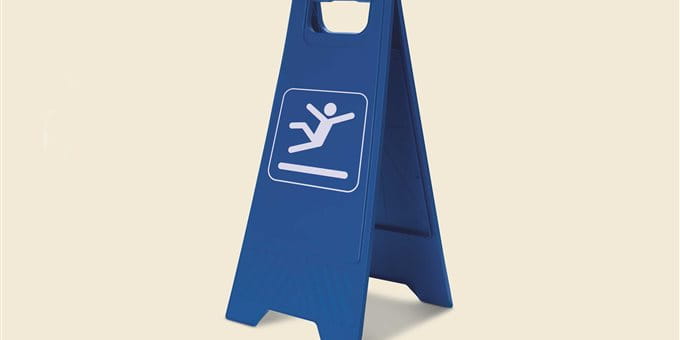 Blaues Warnschild mit einem Symbol für Rutschgefahr. Blaues Warnschild mit einem Symbol für Rutschgefahr.