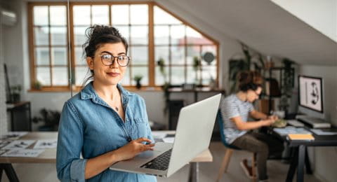 Frau mit Laptop Frau mit Laptop
