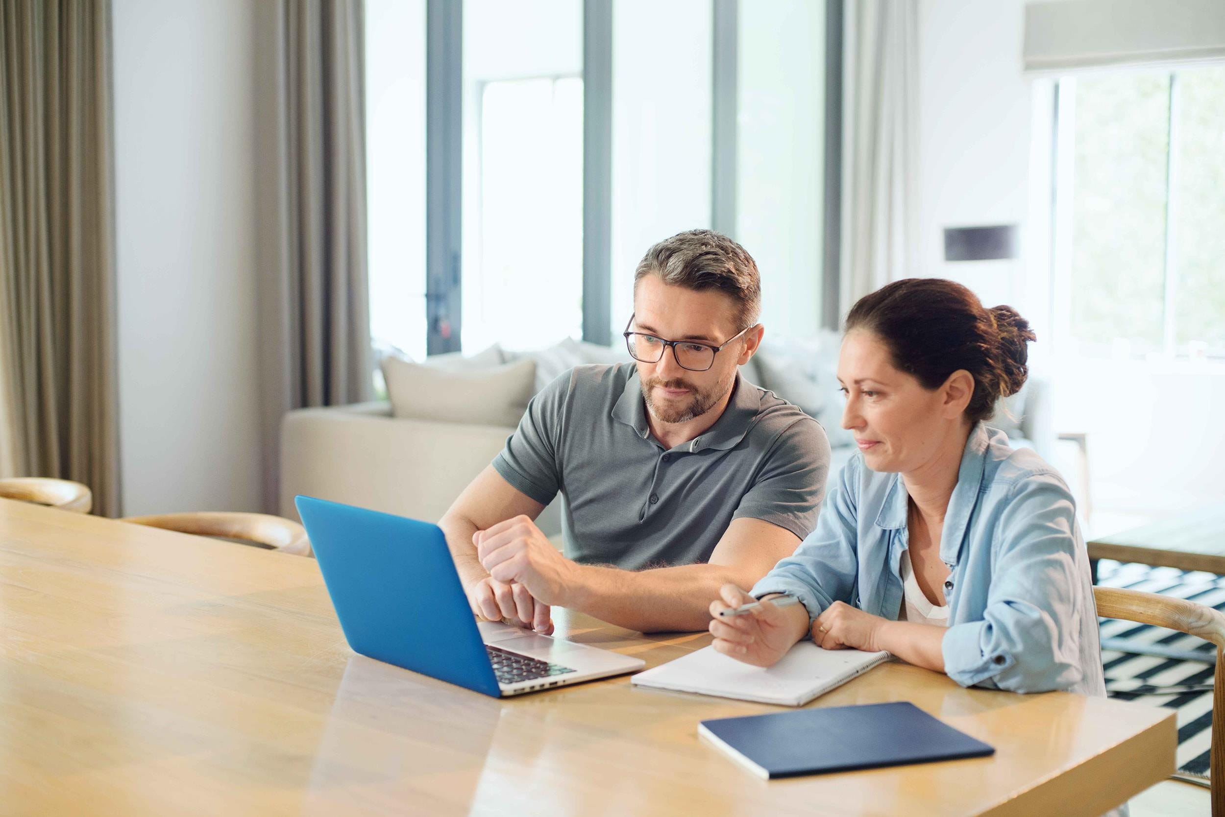 Man and woman with a laptop