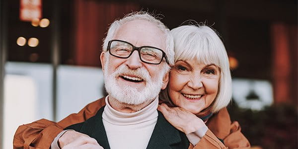 Couple âgé heureux