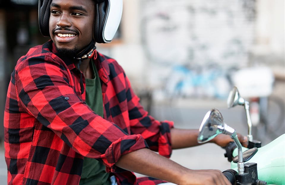 Homme sur une moto Homme sur une moto