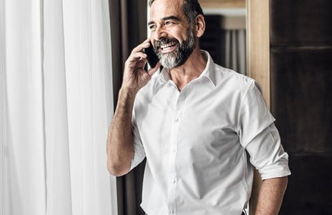 Homme au téléphone Homme au téléphone