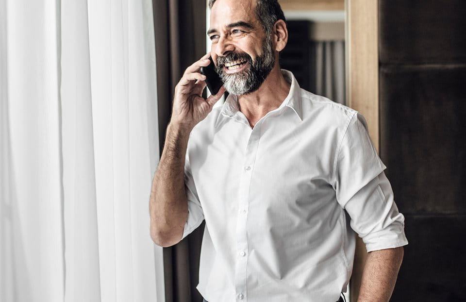 Uomo al telefono Uomo al telefono