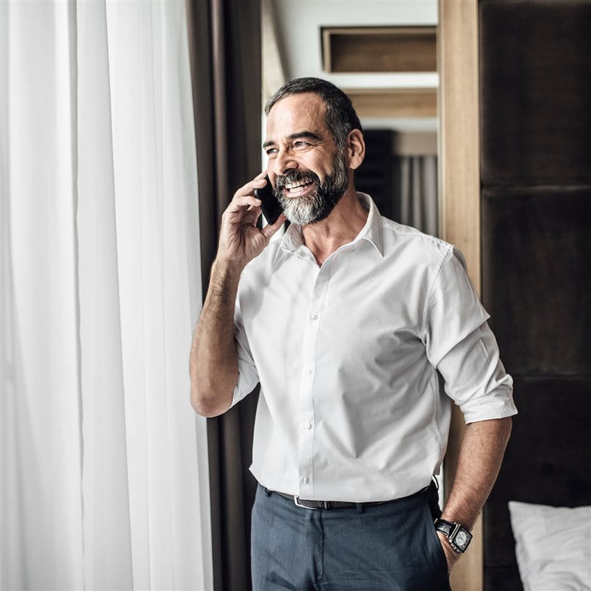 Homme au téléphone Homme au téléphone
