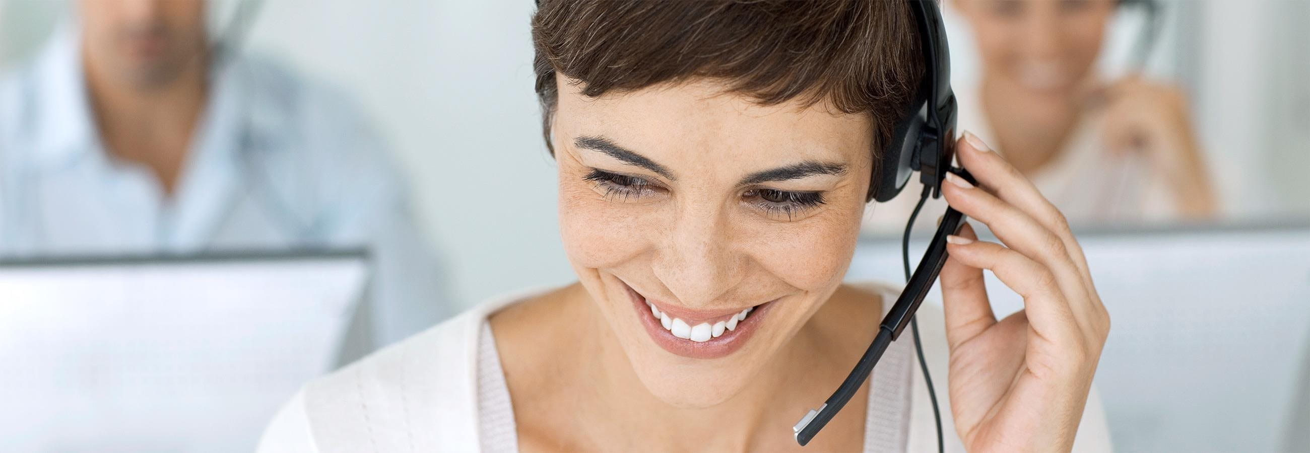 Femme avec un headset.