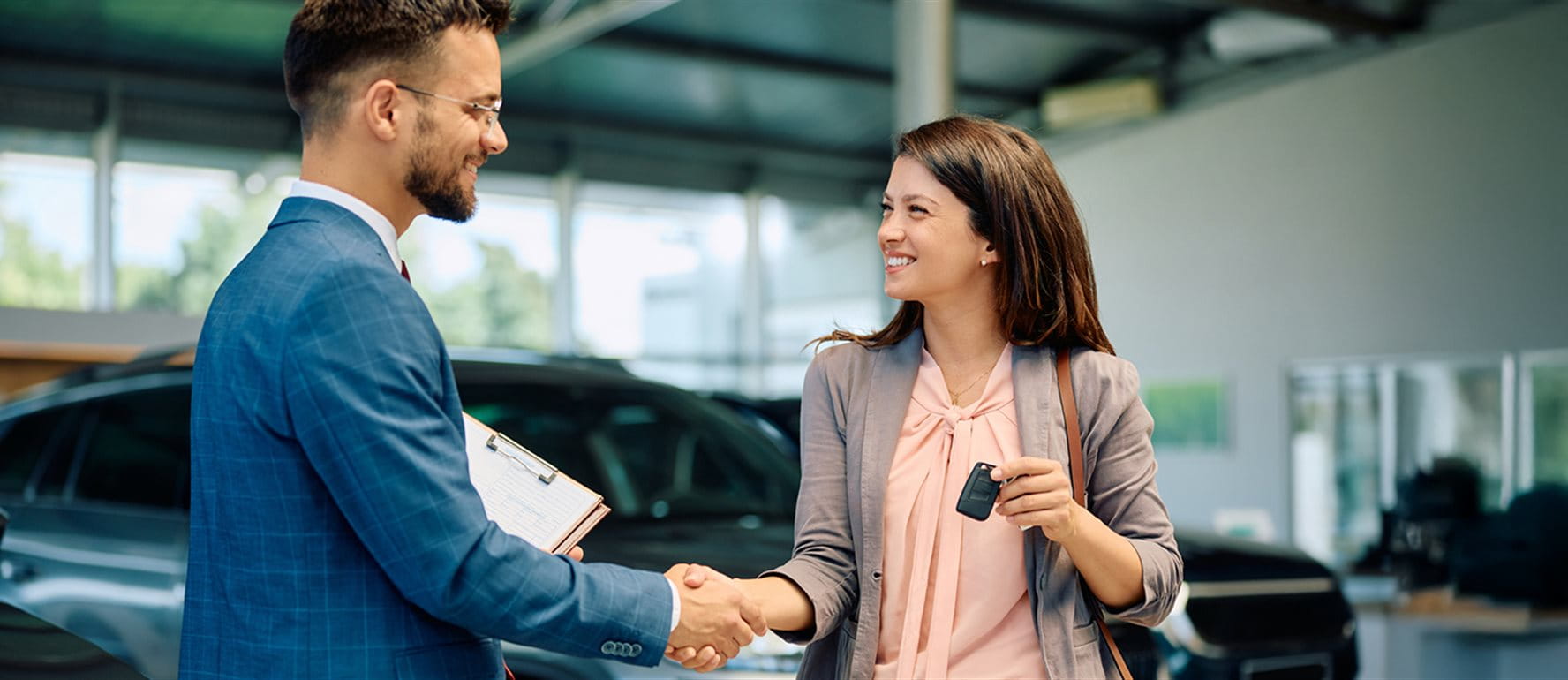 Handshake with handover of keys Handshake with handover of keys