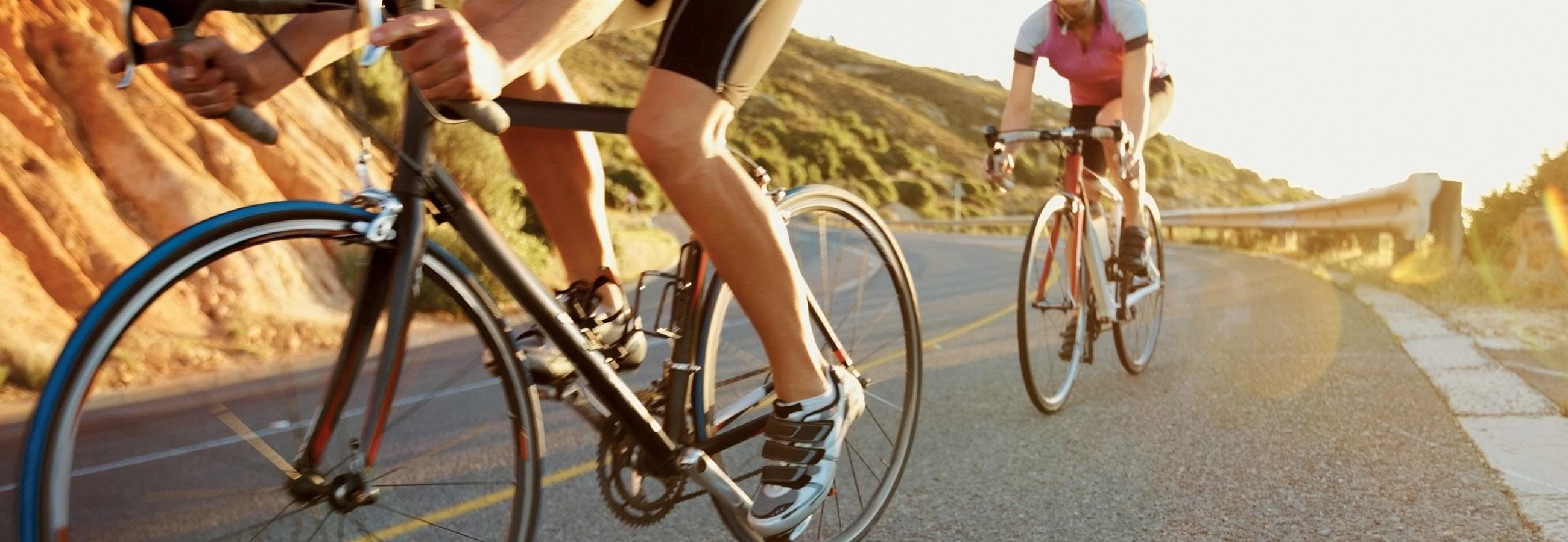 Cycliste sur la route Cycliste sur la route