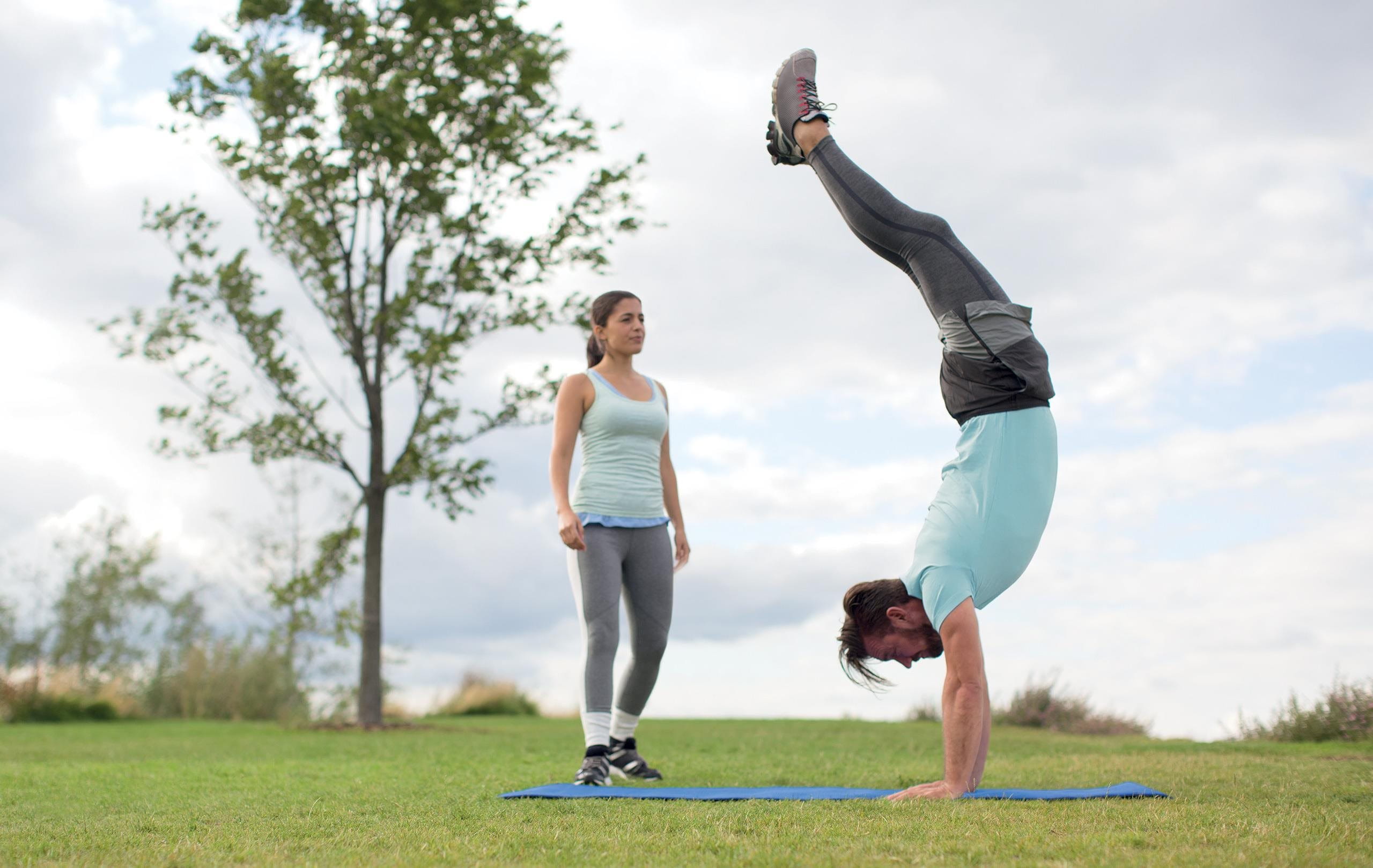 Man and woman working out