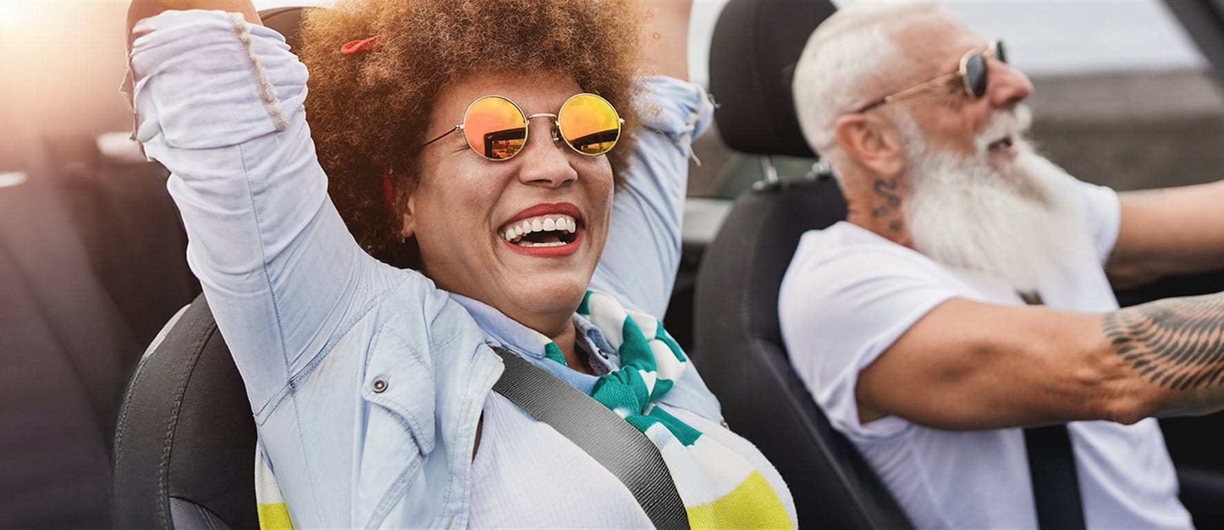 Paar im Cabriolet Paar im Cabriolet