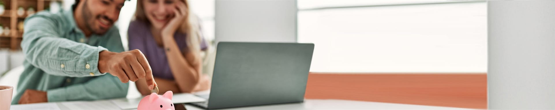 Frau, Mann und Sparschwein Frau, Mann und Sparschwein