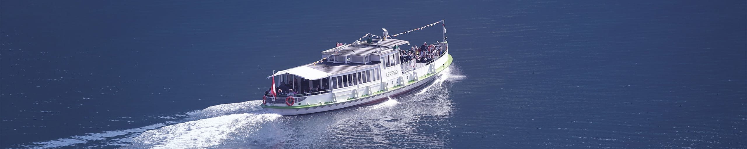 Nave sul lago di Lugano