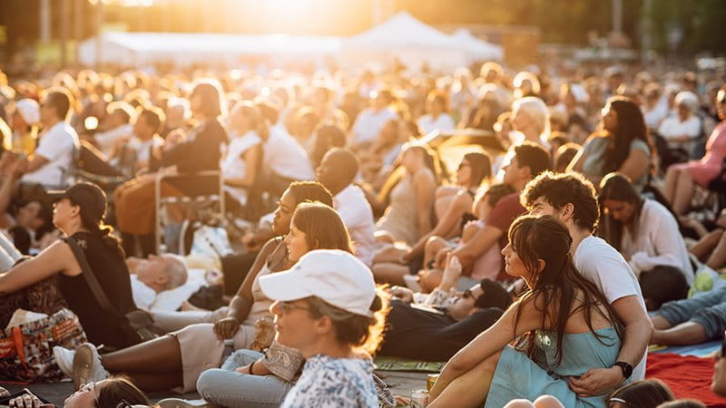 Persone nella Sechseläutenplatz