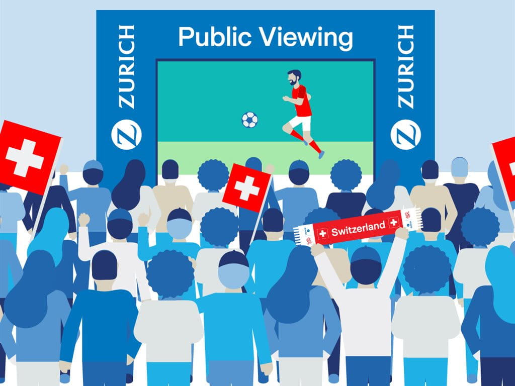 Eine Menschenmenge schaut auf eine große Leinwand mit einem Fußballspieler. Viele halten Schweizer Fahnen.