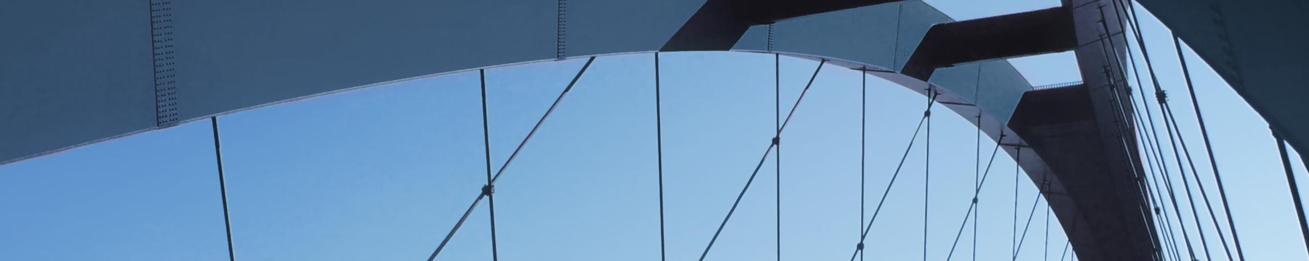 Eine grosse Brücke.