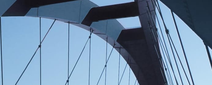 Eine grosse Brücke. Eine grosse Brücke.